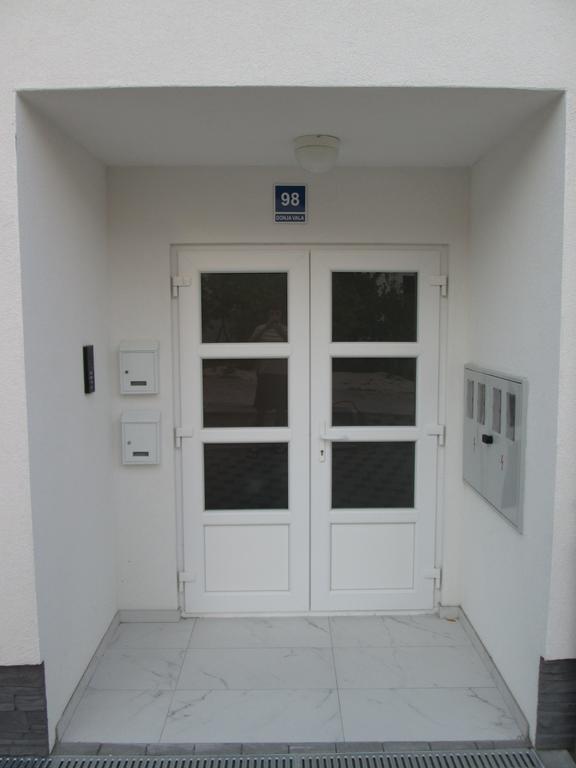 Apartments Lara Дрвеник Экстерьер фото