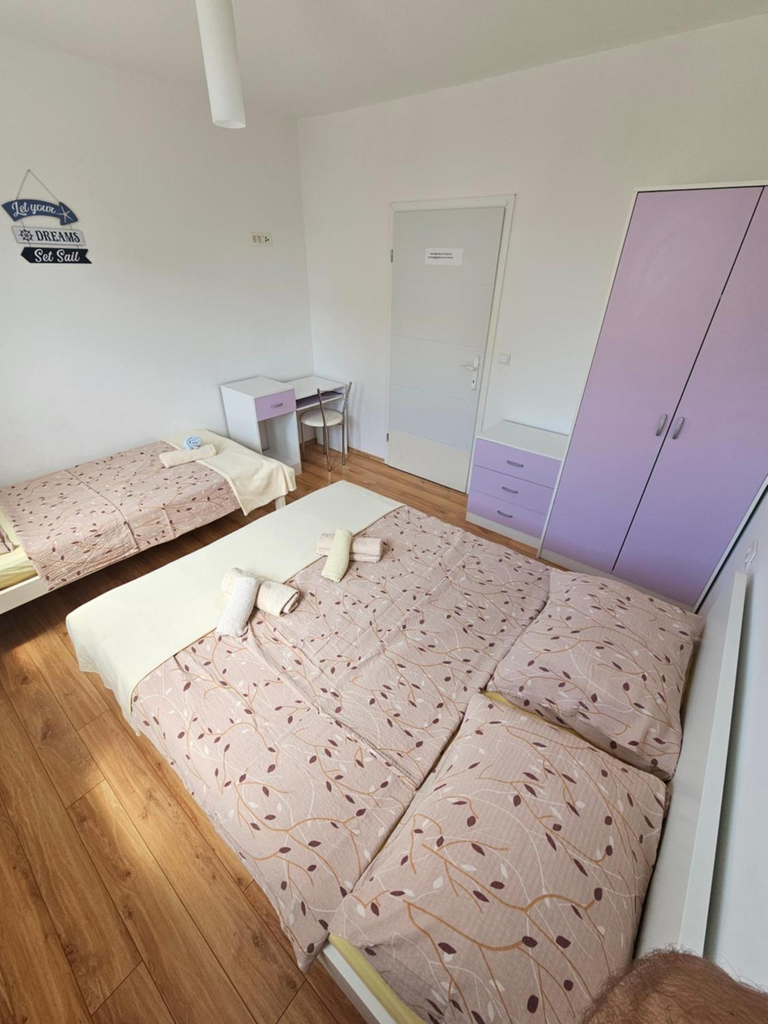 Apartments Lara Дрвеник Экстерьер фото