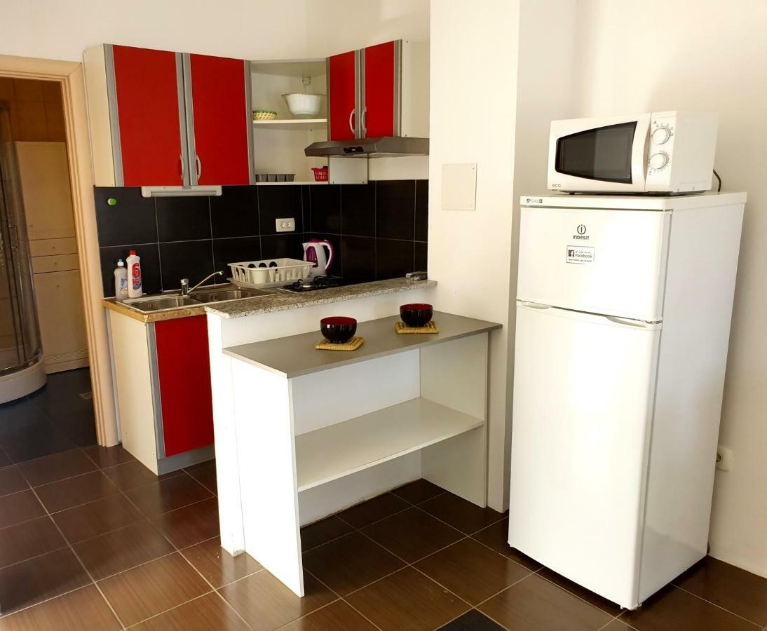Apartments Lara Дрвеник Экстерьер фото