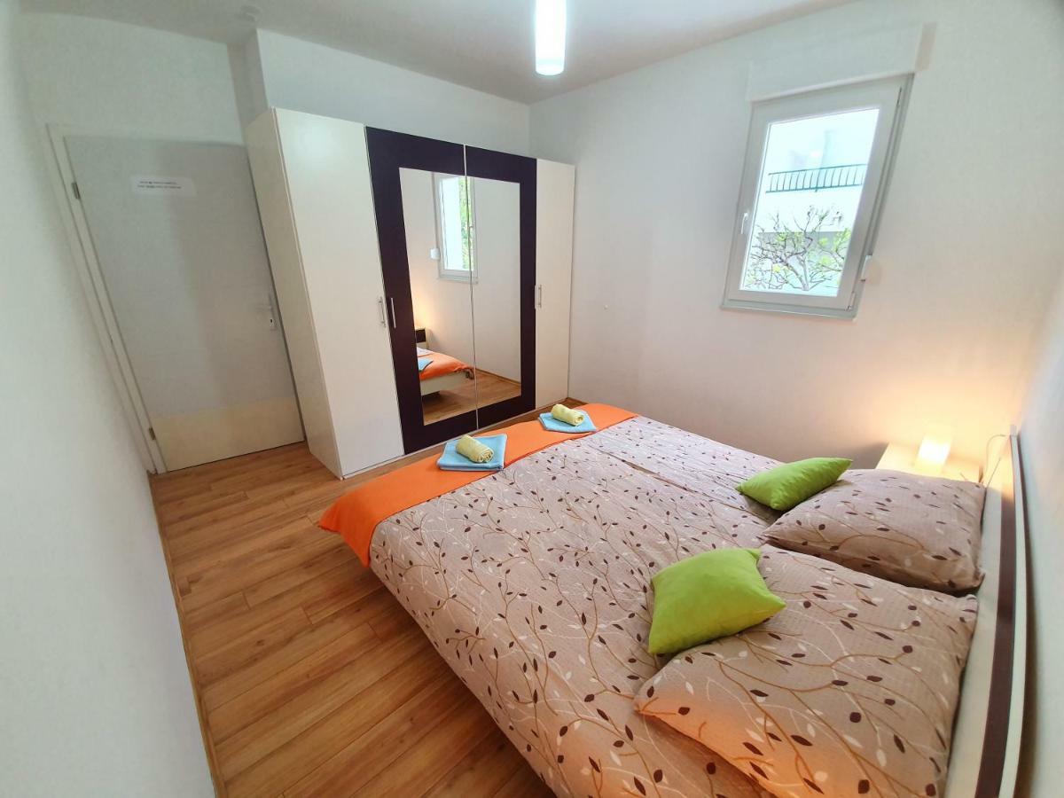 Apartments Lara Дрвеник Экстерьер фото