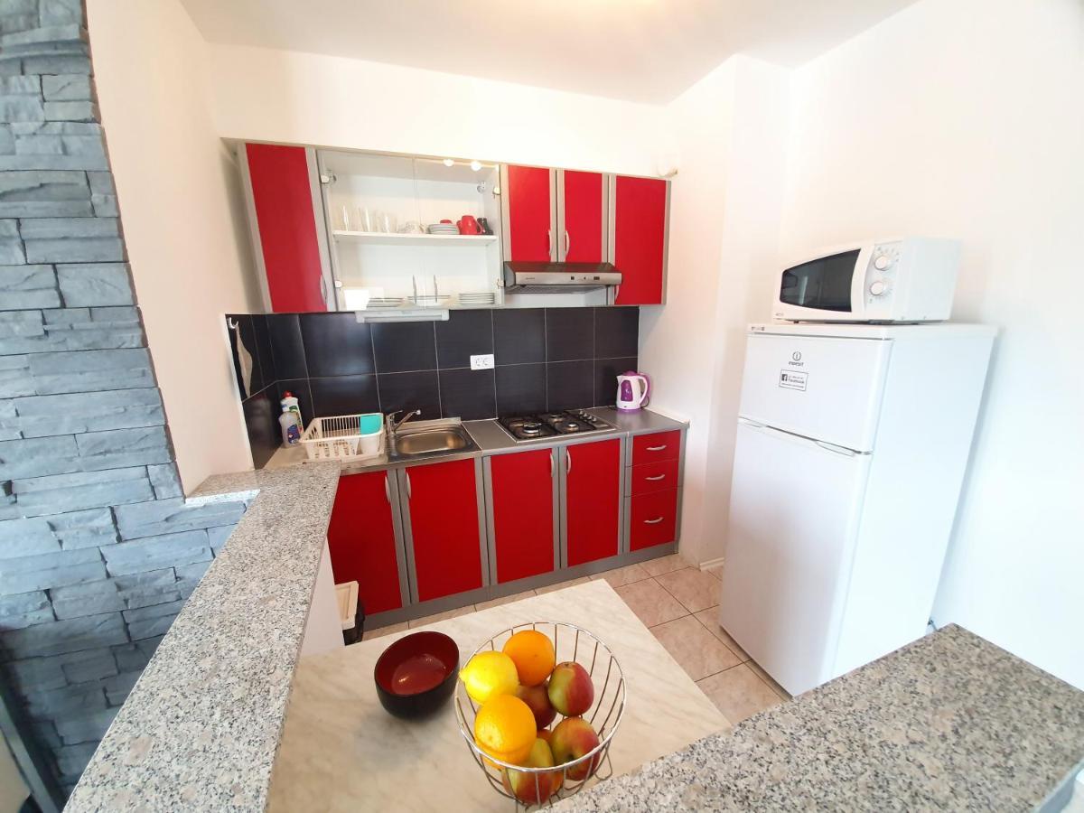 Apartments Lara Дрвеник Экстерьер фото