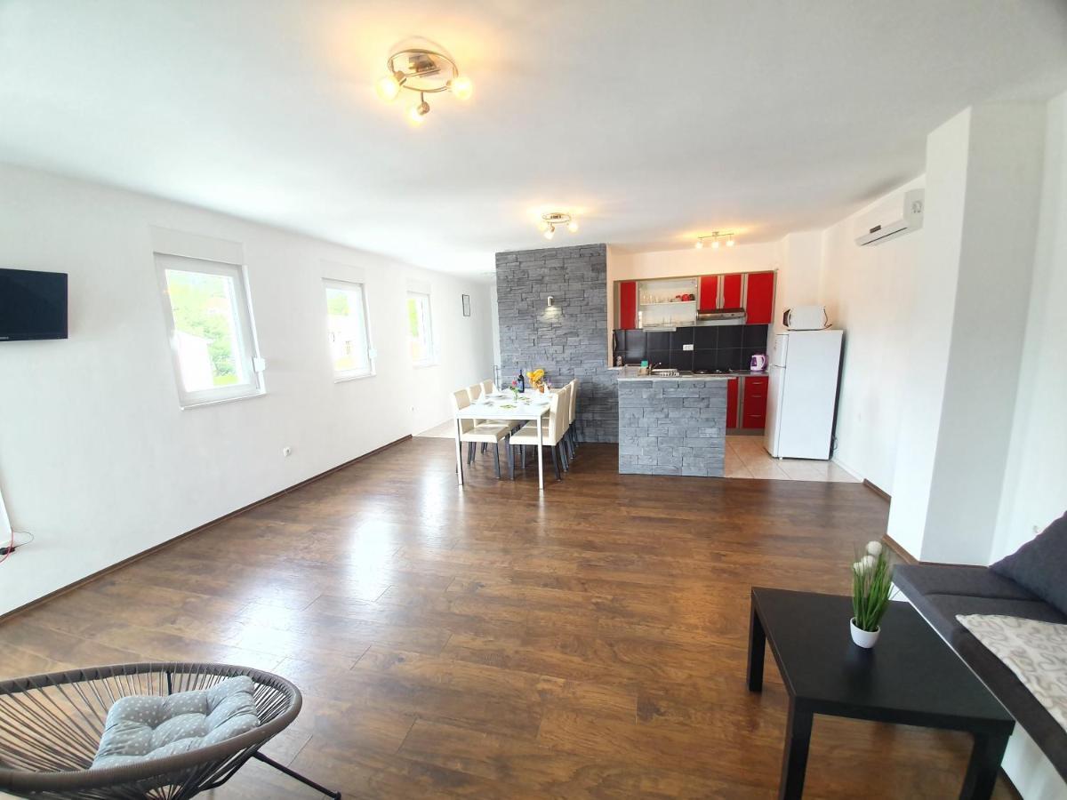 Apartments Lara Дрвеник Экстерьер фото